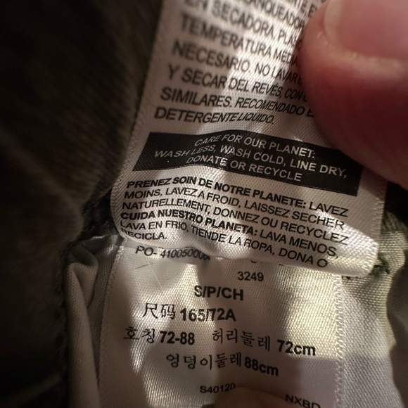 Levi’s camo joggers size small - Picture 2 of 4